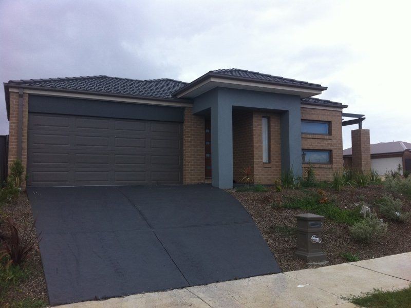 11 Galenia Street, Cranbourne North VIC 3977