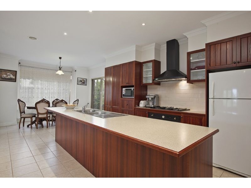 8 Durnoch Place, Cranbourne VIC 3977