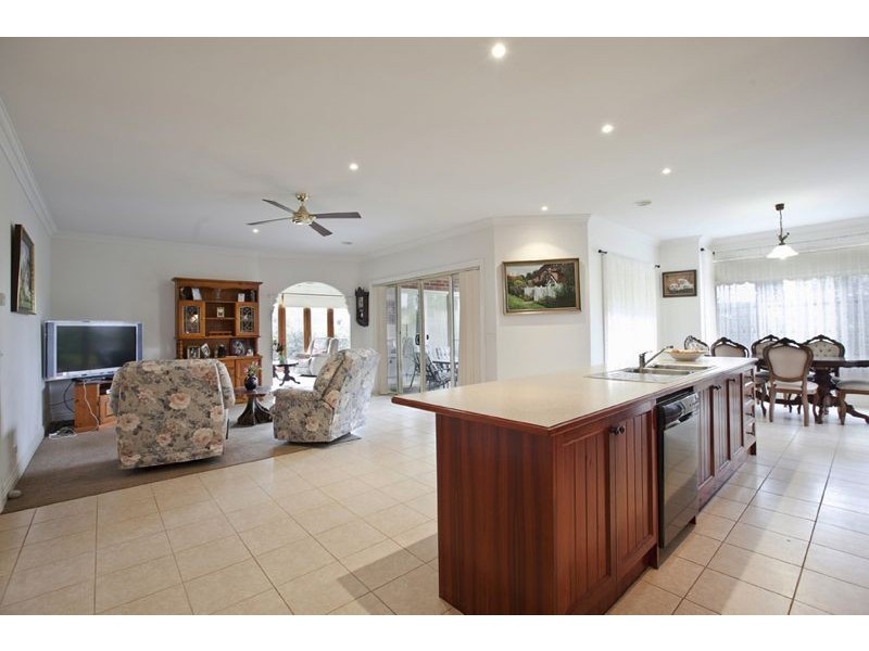 8 Durnoch Place, Cranbourne VIC 3977