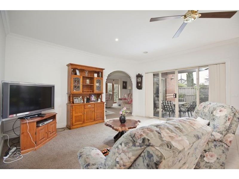 8 Durnoch Place, Cranbourne VIC 3977