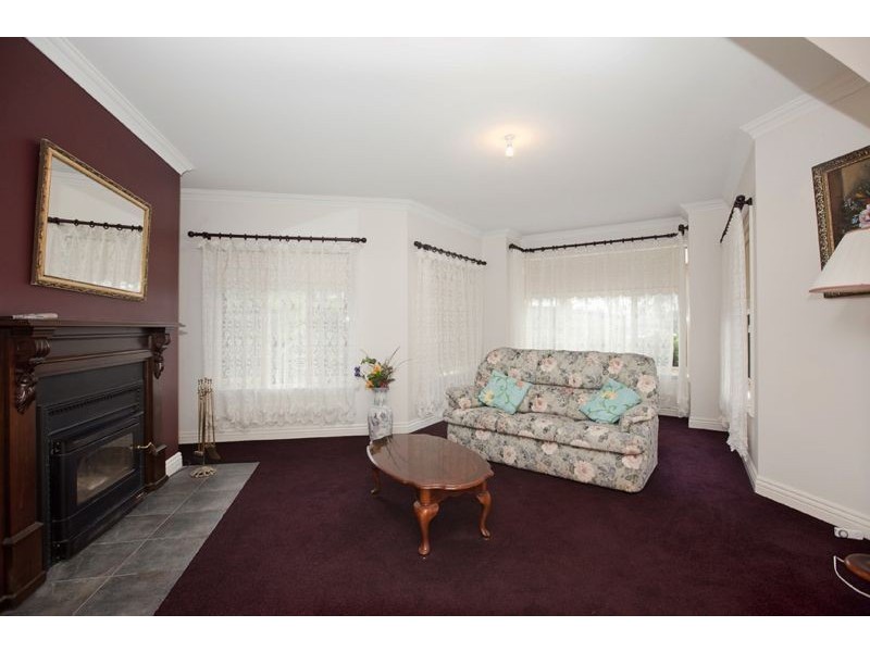 8 Durnoch Place, Cranbourne VIC 3977