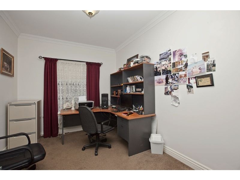 8 Durnoch Place, Cranbourne VIC 3977