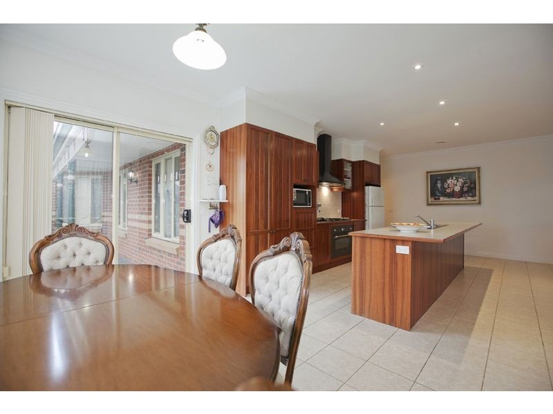 8 Durnoch Place, Cranbourne VIC 3977