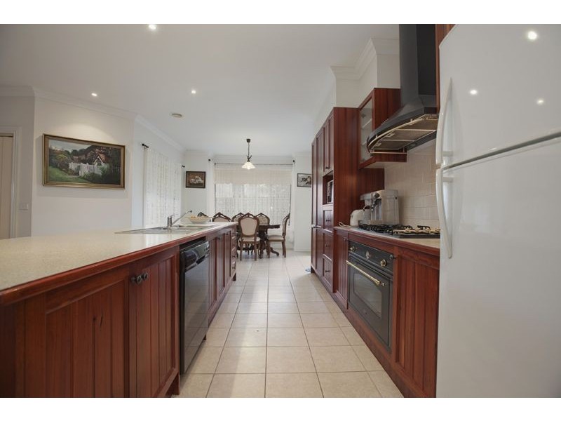 8 Durnoch Place, Cranbourne VIC 3977