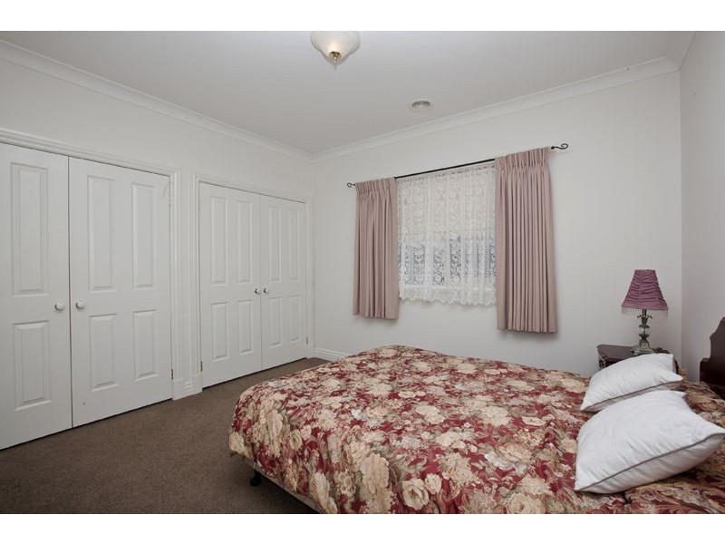 8 Durnoch Place, Cranbourne VIC 3977