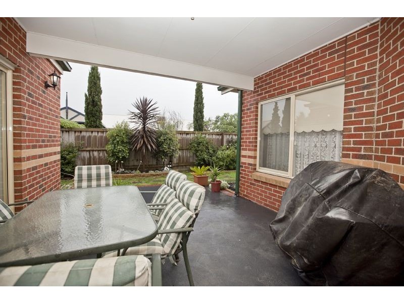 8 Durnoch Place, Cranbourne VIC 3977