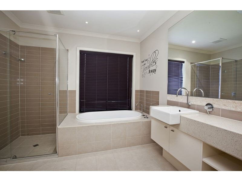 29 Golden Grove Drive, Narre Warren South VIC 3805