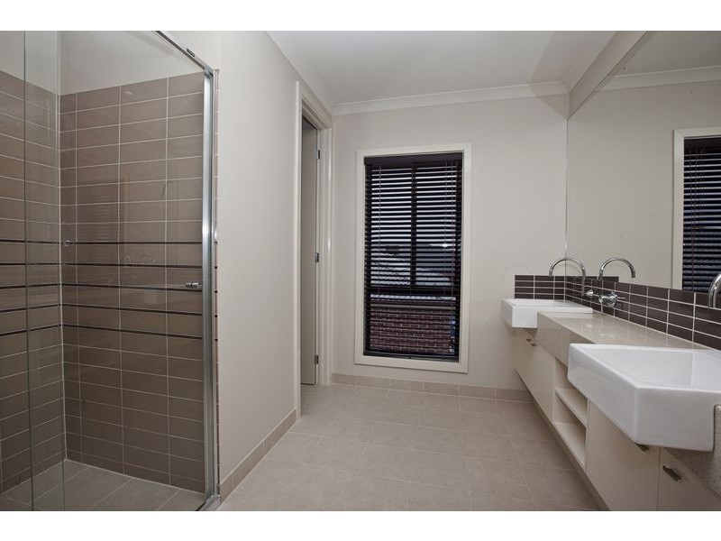 29 Golden Grove Drive, Narre Warren South VIC 3805