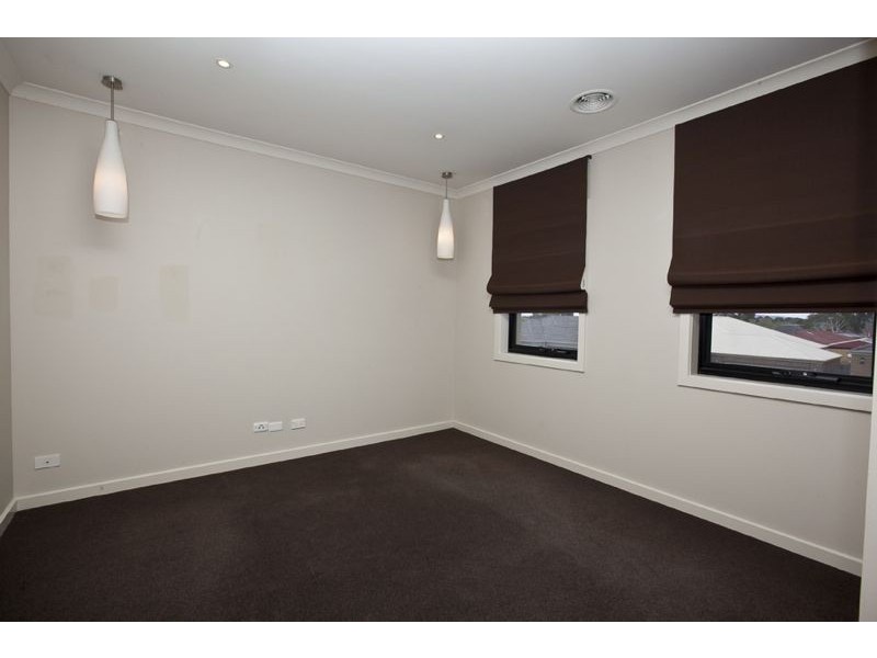 29 Golden Grove Drive, Narre Warren South VIC 3805