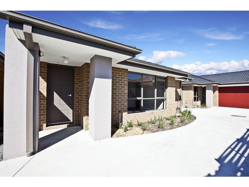 2/8 William Street, Cranbourne VIC 3977