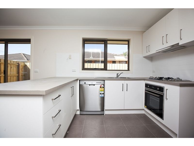 2/8 William Street, Cranbourne VIC 3977