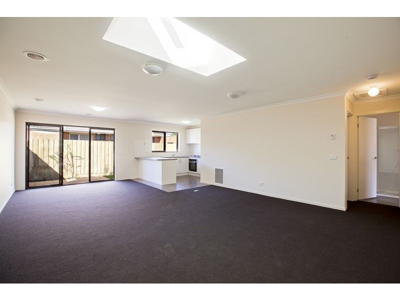 2/8 William Street, Cranbourne VIC 3977