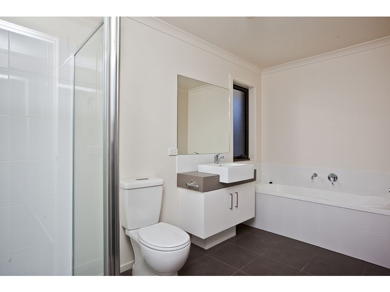 2/8 William Street, Cranbourne VIC 3977