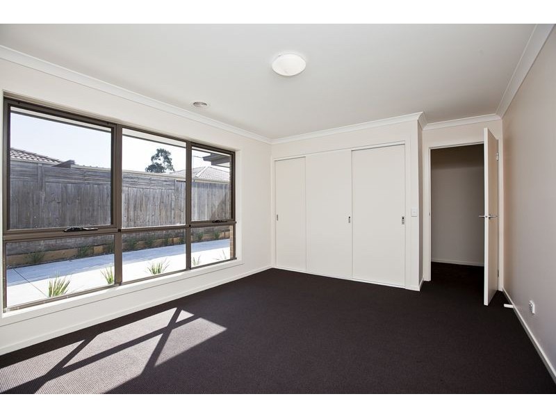 2/8 William Street, Cranbourne VIC 3977