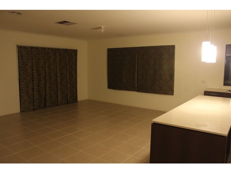 14 Ardent Crescent, Cranbourne East VIC 3977