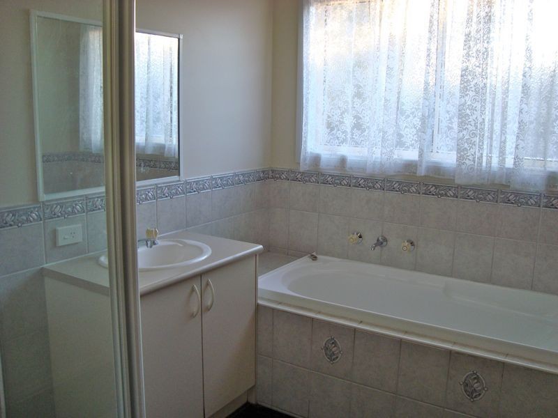 72 Oberon Drive, Carrum Downs VIC 3201