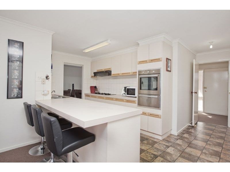 8 Rebecca Court, Cranbourne North VIC 3977