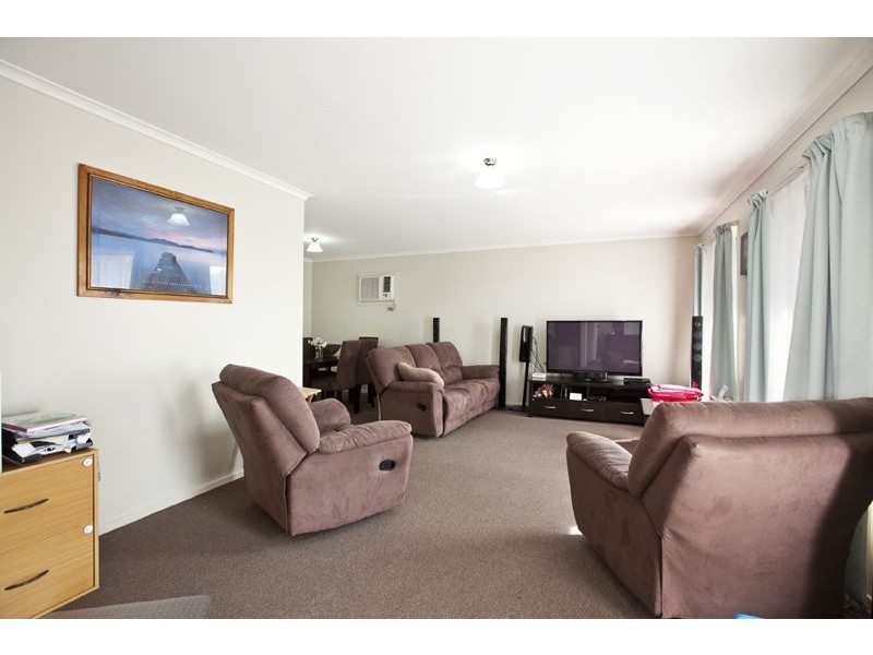 8 Rebecca Court, Cranbourne North VIC 3977