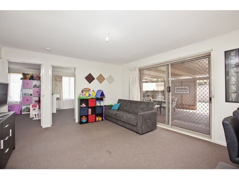 8 Rebecca Court, Cranbourne North VIC 3977