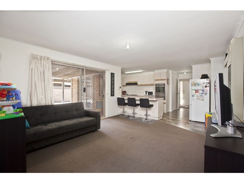 8 Rebecca Court, Cranbourne North VIC 3977