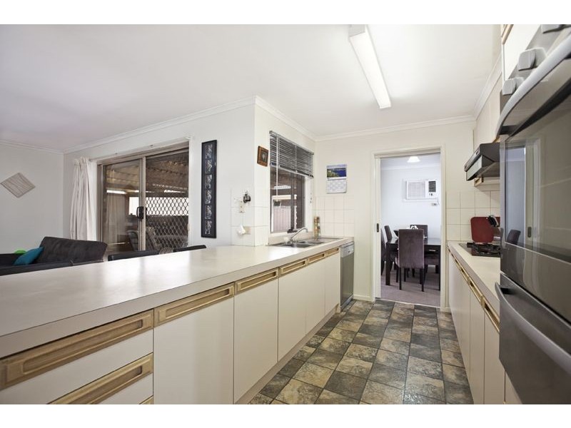 8 Rebecca Court, Cranbourne North VIC 3977