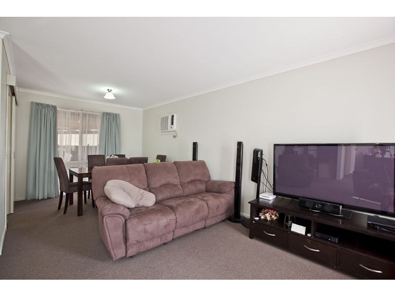 8 Rebecca Court, Cranbourne North VIC 3977