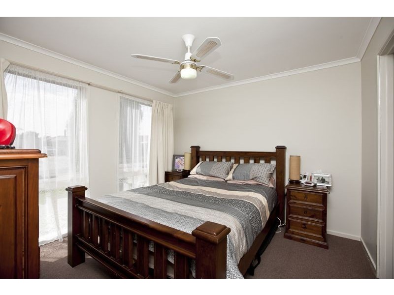 8 Rebecca Court, Cranbourne North VIC 3977