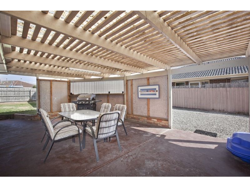 8 Rebecca Court, Cranbourne North VIC 3977