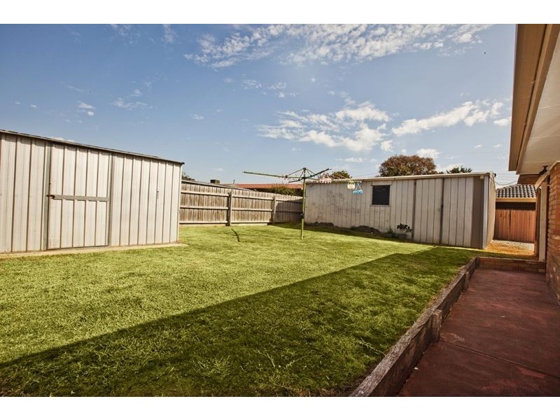 8 Rebecca Court, Cranbourne North VIC 3977
