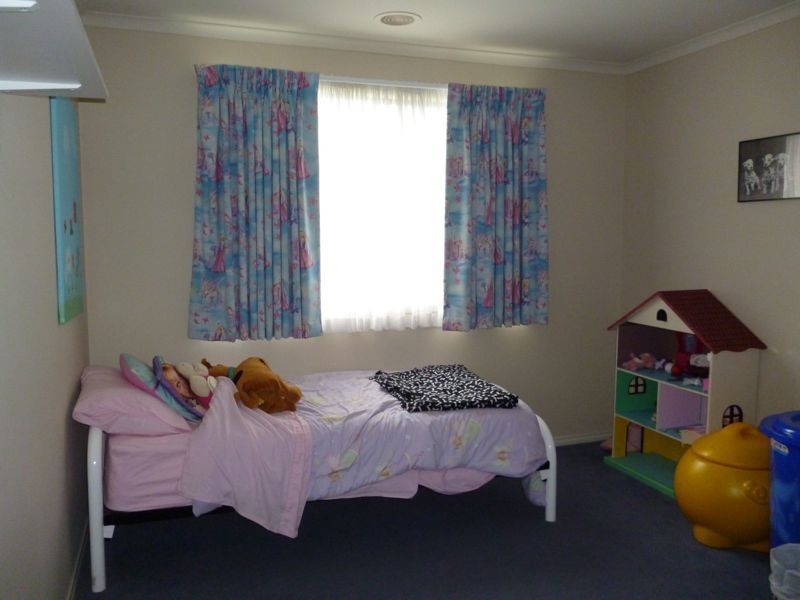 17 Blue Peppermint Court, Lyndhurst VIC 3975