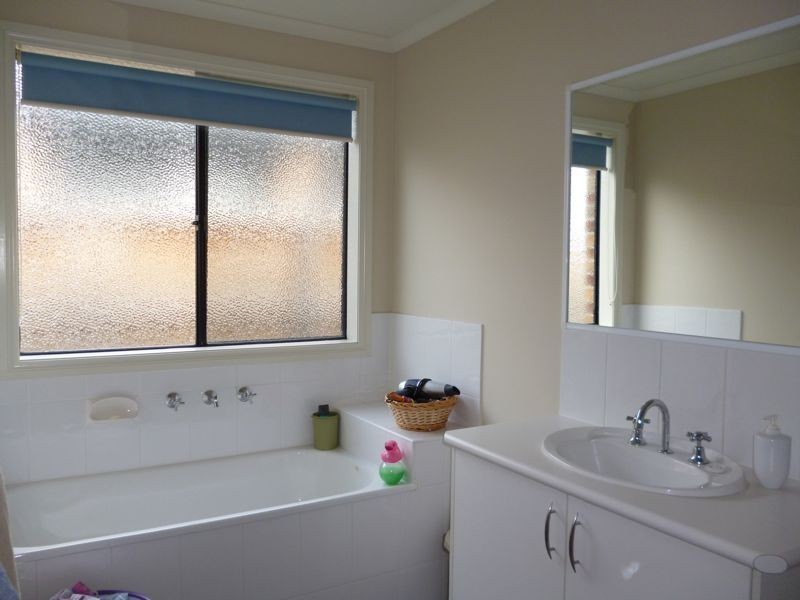 17 Blue Peppermint Court, Lyndhurst VIC 3975