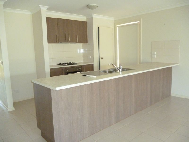 43 Bluemist Circuit, Lyndhurst VIC 3975