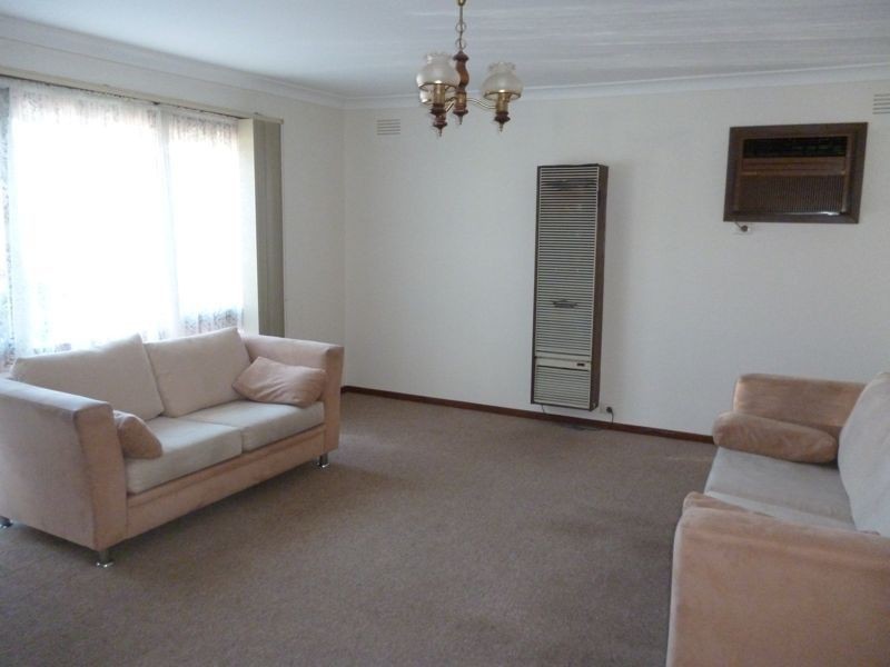 33 Guildford Crescent, Narre Warren VIC 3805