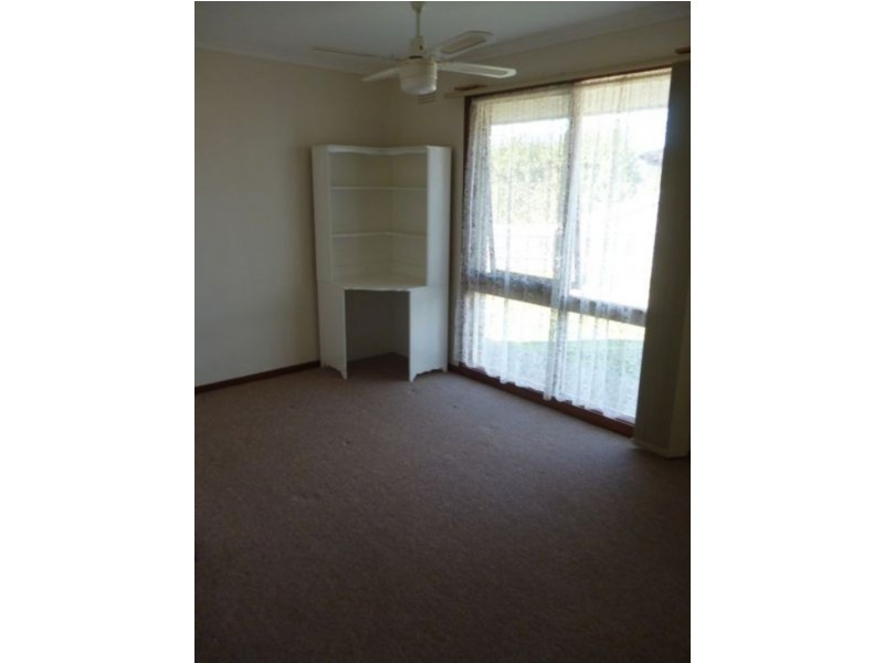 33 Guildford Crescent, Narre Warren VIC 3805