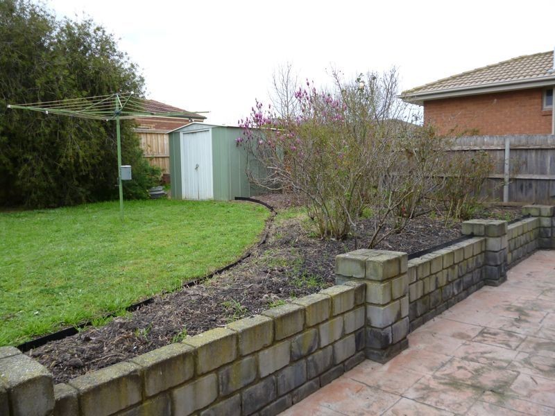 127 Lawless Drive, Cranbourne North VIC 3977