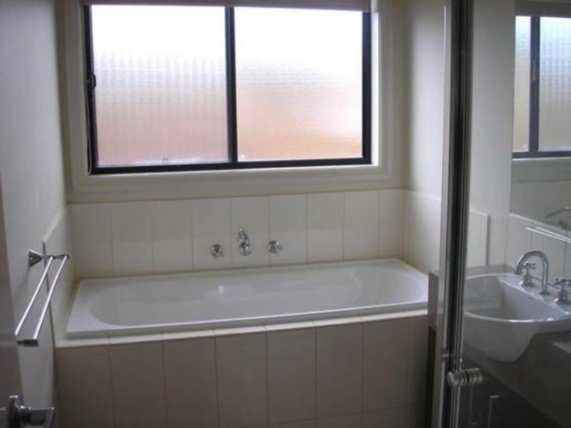 14 Kingsbarn Court, Cranbourne VIC 3977