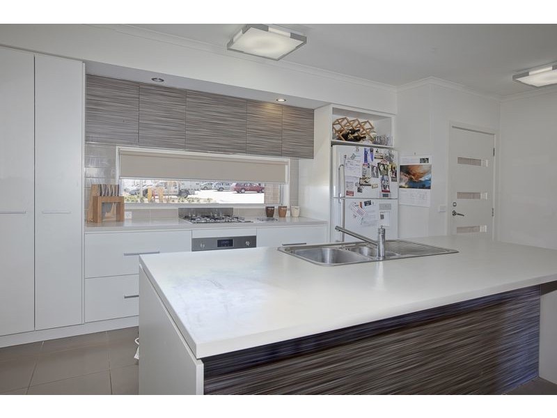 10 Karri Drive, Cranbourne North VIC 3977