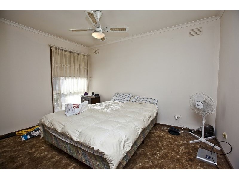 2/8 Lyall Street, Cranbourne VIC 3977