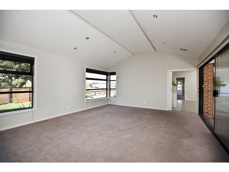 31-33 Main Street, Narre Warren North VIC 3804