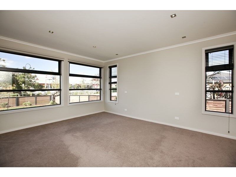 31-33 Main Street, Narre Warren North VIC 3804