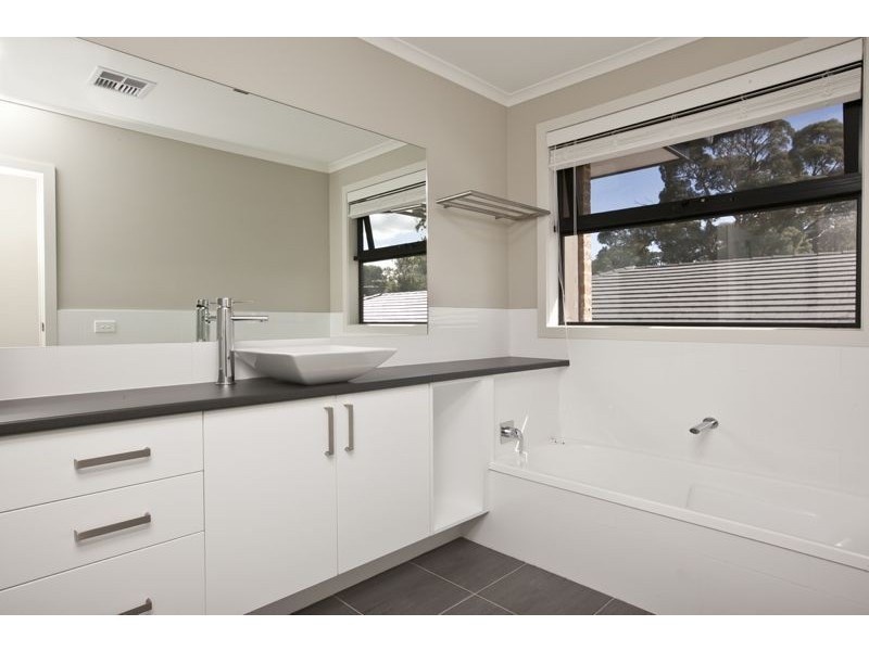 31-33 Main Street, Narre Warren North VIC 3804