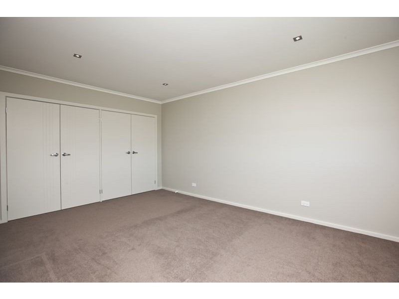 31-33 Main Street, Narre Warren North VIC 3804