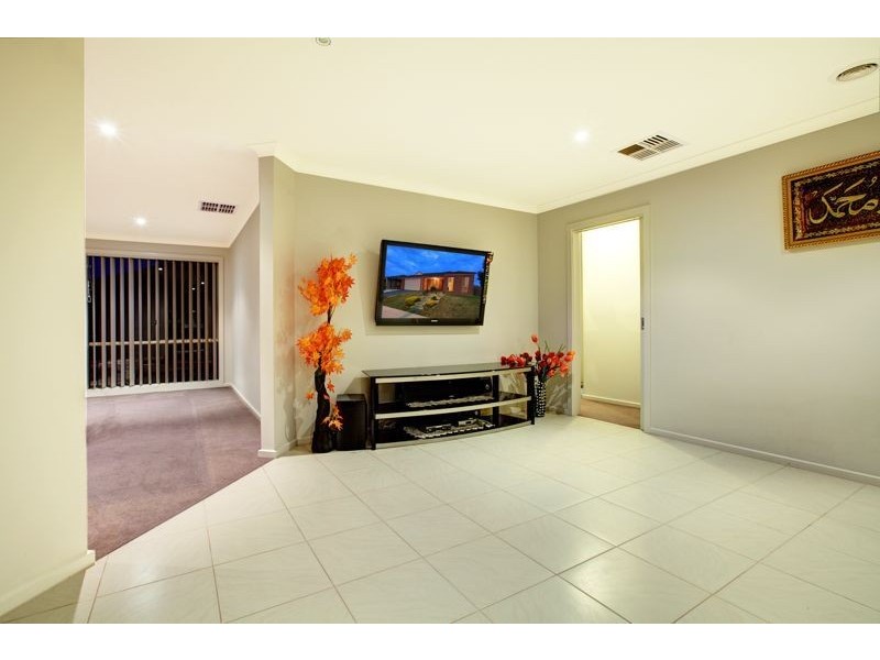 37 Silverwattle Drive, Lyndhurst VIC 3975