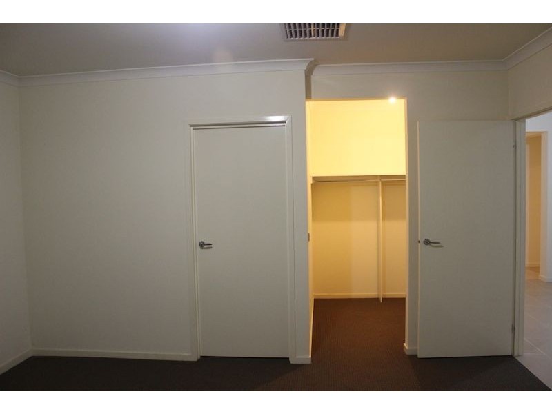 14 Ardent Crescent, Cranbourne East VIC 3977