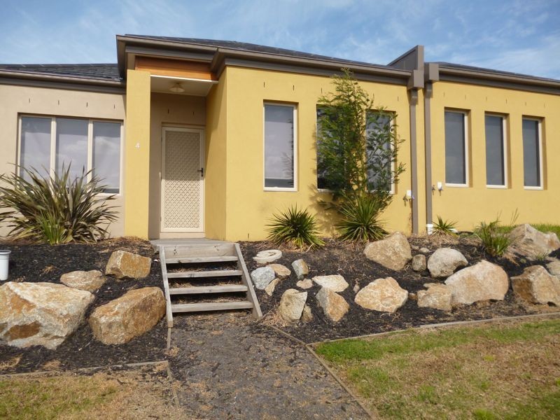 4 Tolpis Lane, Cranbourne North VIC 3977