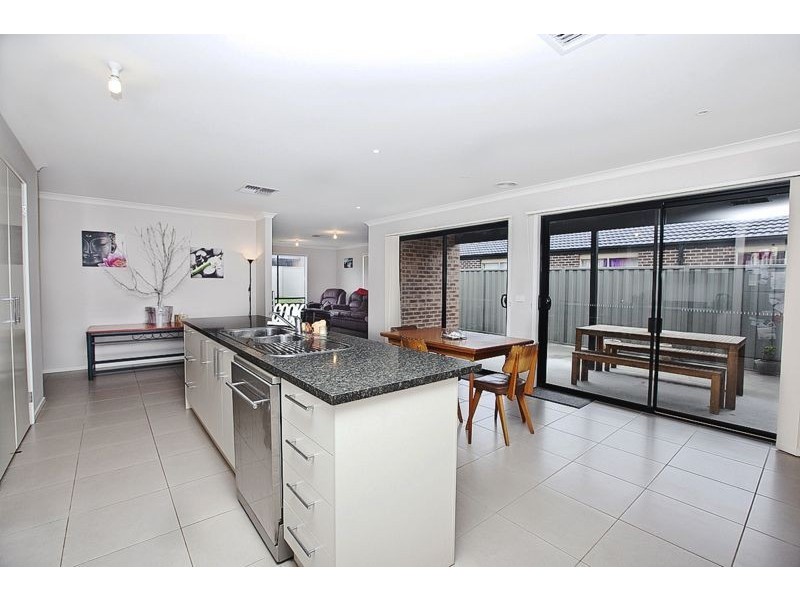 39 Stately Drive, Cranbourne East VIC 3977