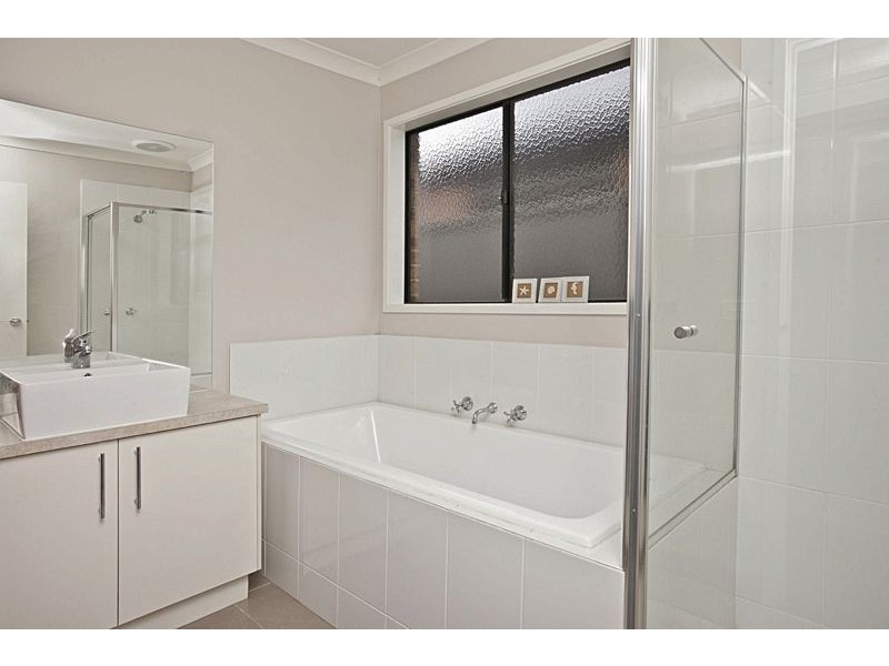 39 Stately Drive, Cranbourne East VIC 3977