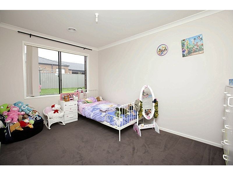 39 Stately Drive, Cranbourne East VIC 3977