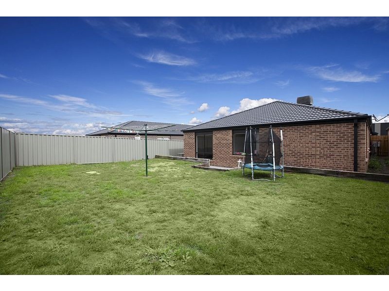 39 Stately Drive, Cranbourne East VIC 3977