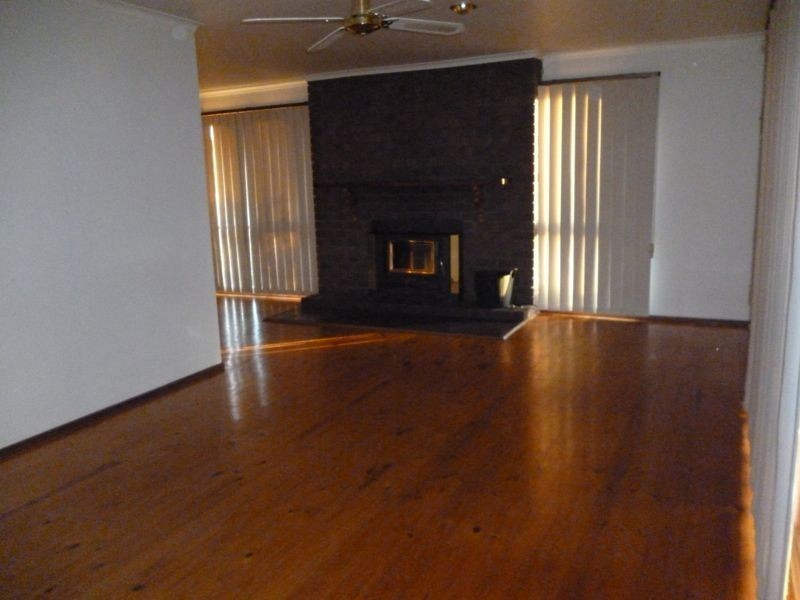 28 Hawdon Drive, Cranbourne VIC 3977